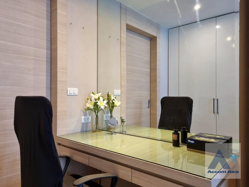 unit 1 Bedroom  Condominium For Rent in Silom, Bangkok  near BTS Sala Daeng - BTS Chong Nonsi (AA43821)