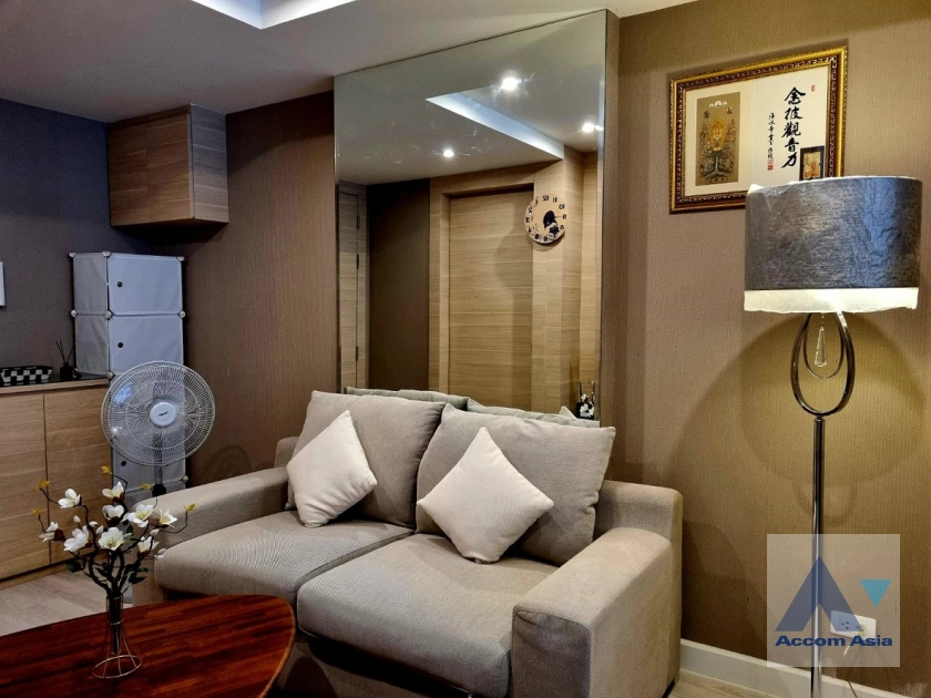 unit 1 Bedroom  Condominium For Rent in Silom, Bangkok  near BTS Sala Daeng - BTS Chong Nonsi (AA43821)