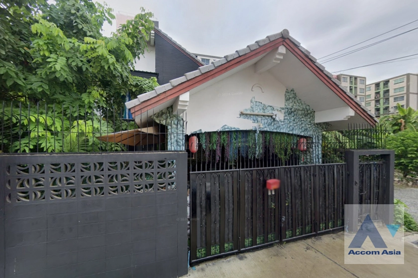  2  4 br House For Sale in Samutprakan ,Samutprakan  AA43822