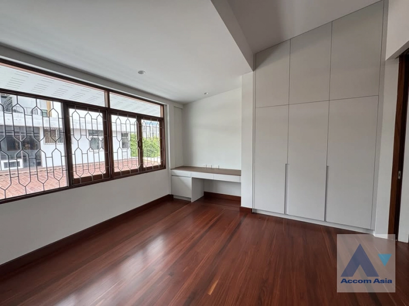 9  4 br House For Rent in Sukhumvit ,Bangkok BTS Phra khanong AA43826
