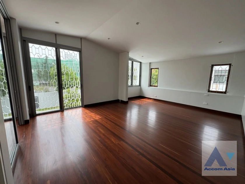 8  4 br House For Rent in Sukhumvit ,Bangkok BTS Phra khanong AA43826