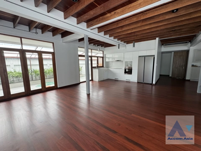 1  4 br House For Rent in Sukhumvit ,Bangkok BTS Phra khanong AA43826