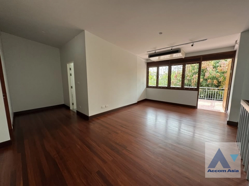 7  4 br House For Rent in Sukhumvit ,Bangkok BTS Phra khanong AA43826