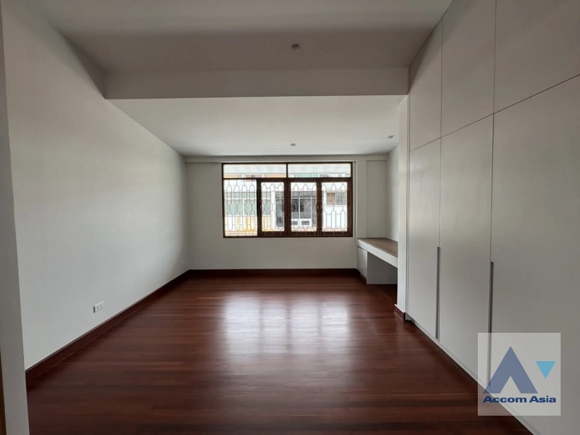 14  4 br House For Rent in Sukhumvit ,Bangkok BTS Phra khanong AA43826