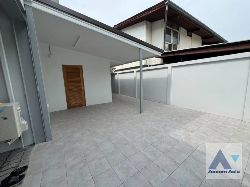 23  4 br House For Rent in Sukhumvit ,Bangkok BTS Phra khanong AA43826