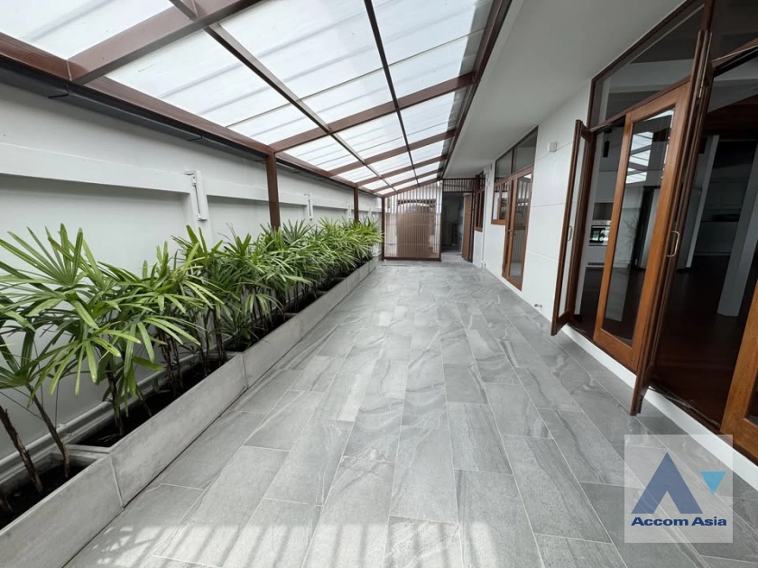  1  4 br House For Rent in Sukhumvit ,Bangkok BTS Phra khanong AA43826