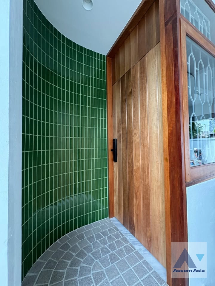 17  4 br House For Rent in Sukhumvit ,Bangkok BTS Phra khanong AA43826