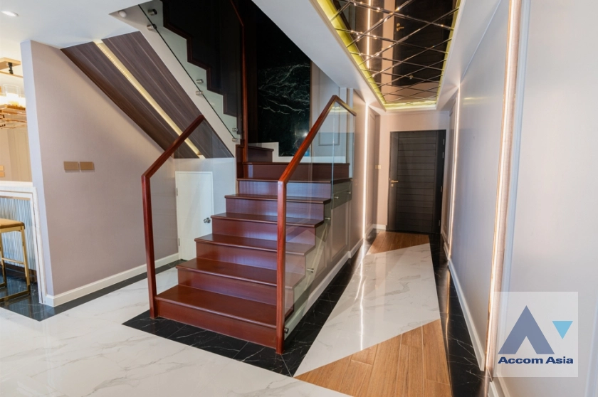 10  3 br Condominium For Sale in Ratchadaphisek ,Bangkok MRT Rama 9 at Belle Grand Rama 9  (Belle Avenue) AA43829