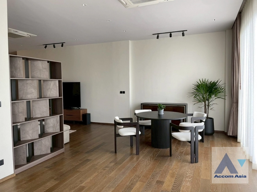 unit Bright Elegant Home with Garden Corner (AA43834)