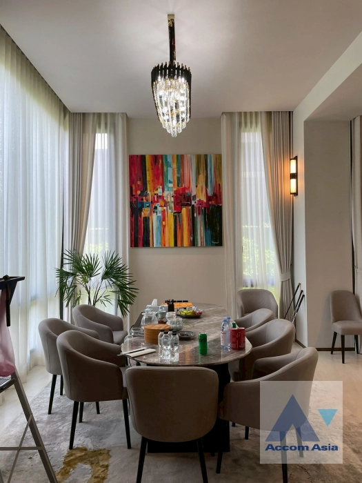 unit Bright Elegant Home with Garden Corner (AA43834)