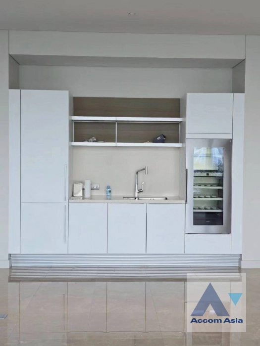 5  4 br Condominium For Rent in Ploenchit ,Bangkok BTS Chitlom at Sindhorn Residence AA43838