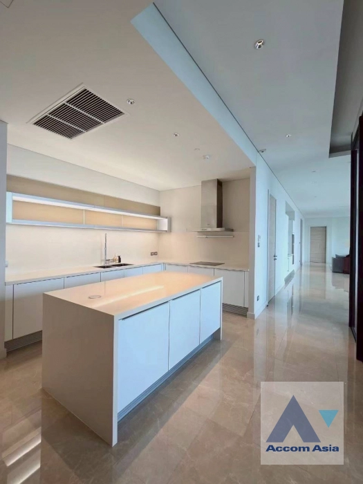 4  4 br Condominium For Rent in Ploenchit ,Bangkok BTS Chitlom at Sindhorn Residence AA43838