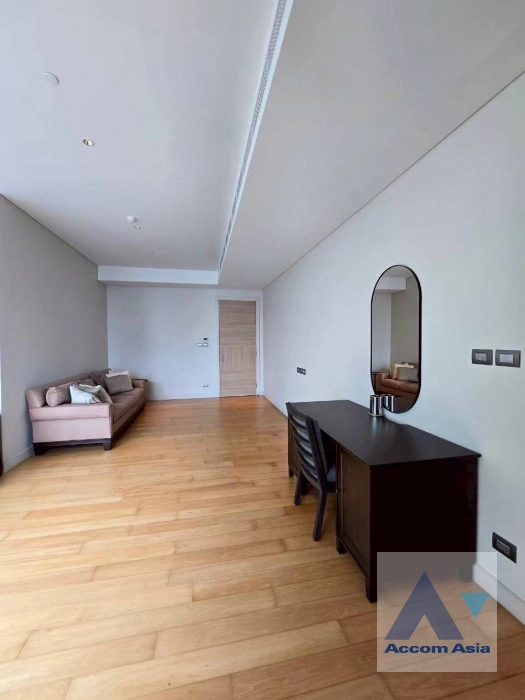 11  4 br Condominium For Rent in Ploenchit ,Bangkok BTS Chitlom at Sindhorn Residence AA43838