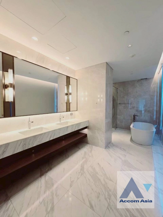 12  4 br Condominium For Rent in Ploenchit ,Bangkok BTS Chitlom at Sindhorn Residence AA43838