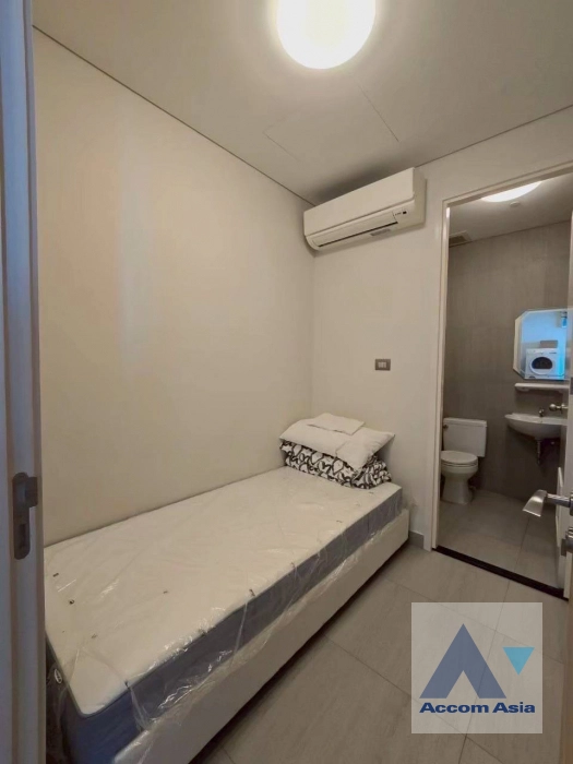 16  4 br Condominium For Rent in Ploenchit ,Bangkok BTS Chitlom at Sindhorn Residence AA43838