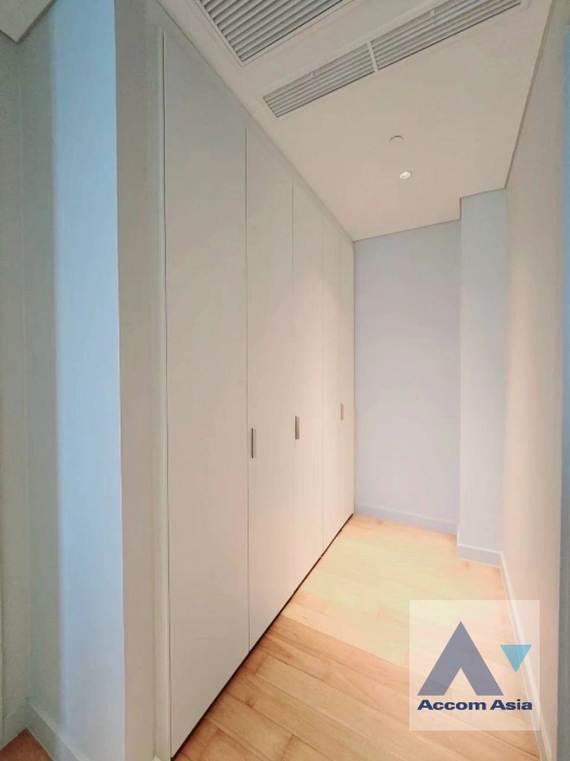 17  4 br Condominium For Rent in Ploenchit ,Bangkok BTS Chitlom at Sindhorn Residence AA43838