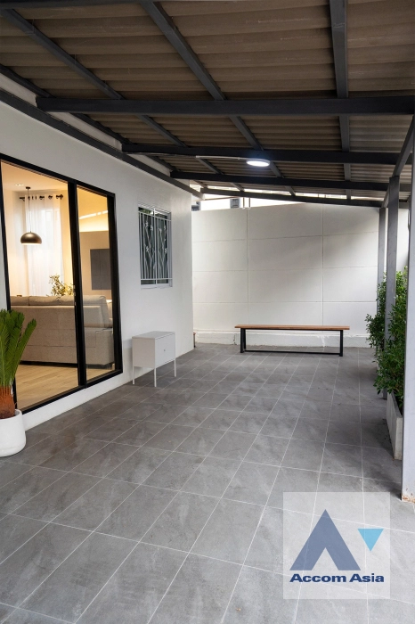 30  3 br House for rent and sale in Ratchadaphisek ,Bangkok MRT Huai Khwang AA43839