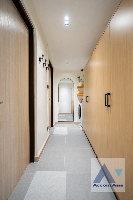 23  3 br House for rent and sale in Ratchadaphisek ,Bangkok MRT Huai Khwang AA43839