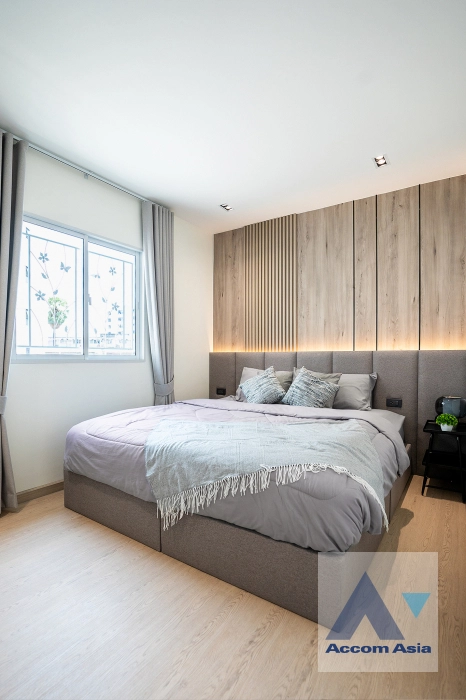 17  3 br House for rent and sale in Ratchadaphisek ,Bangkok MRT Huai Khwang AA43839