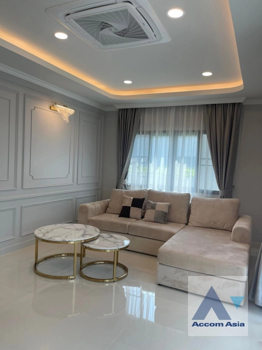 unit 4 Bedrooms  House For Rent in Samutprakan, Samutprakan  (AA43844)
