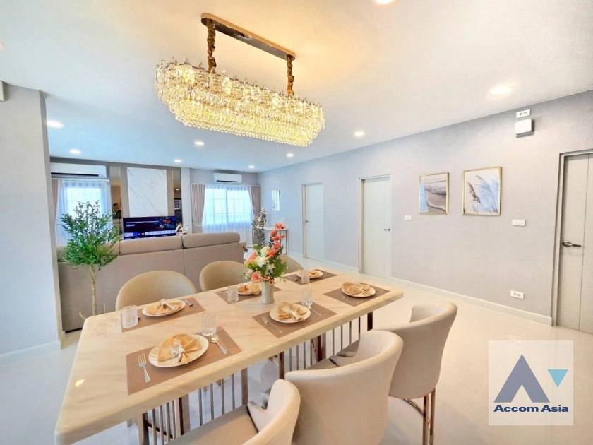 unit 4 Bedrooms  House For Rent in Samutprakan, Samutprakan  (AA43845)