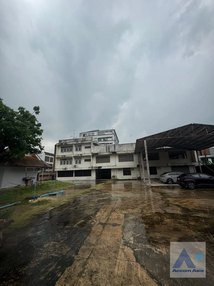  1  Land For Sale in Sukhumvit ,Bangkok BTS On Nut AA43847