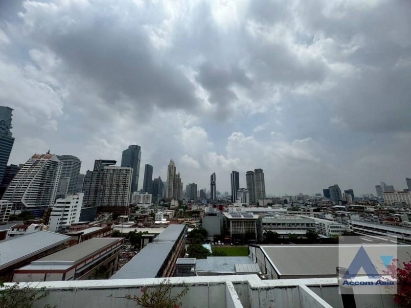 22  3 br Apartment For Rent in Sathorn ,Bangkok BTS Surasak at Low rise Apartment Building AA43848