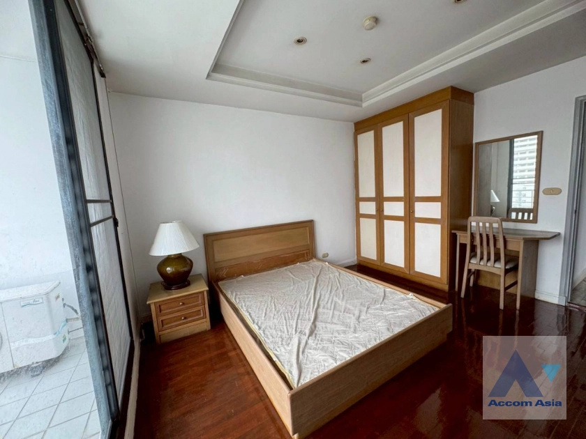 12  3 br Apartment For Rent in Sathorn ,Bangkok BTS Surasak at Low rise Apartment Building AA43848