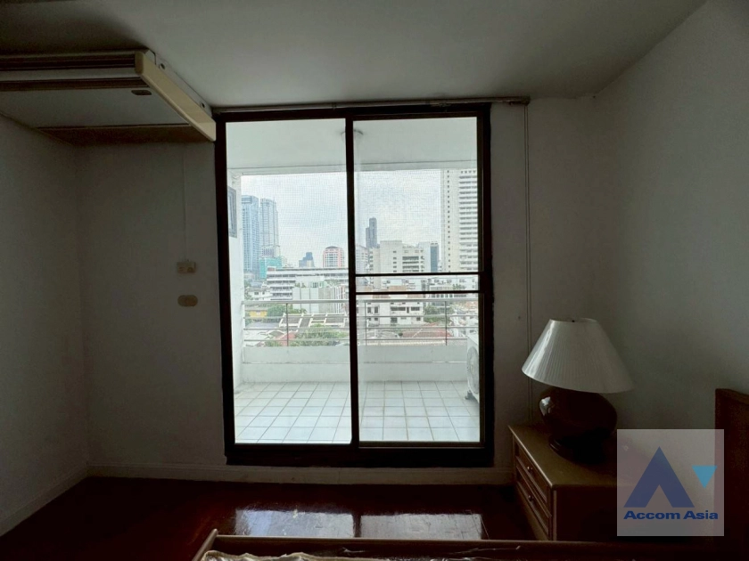 14  3 br Apartment For Rent in Sathorn ,Bangkok BTS Surasak at Low rise Apartment Building AA43848