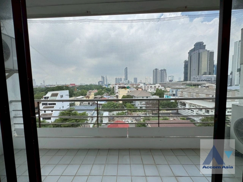 20  3 br Apartment For Rent in Sathorn ,Bangkok BTS Surasak at Low rise Apartment Building AA43848