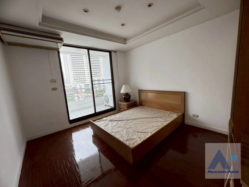15  3 br Apartment For Rent in Sathorn ,Bangkok BTS Surasak at Low rise Apartment Building AA43848