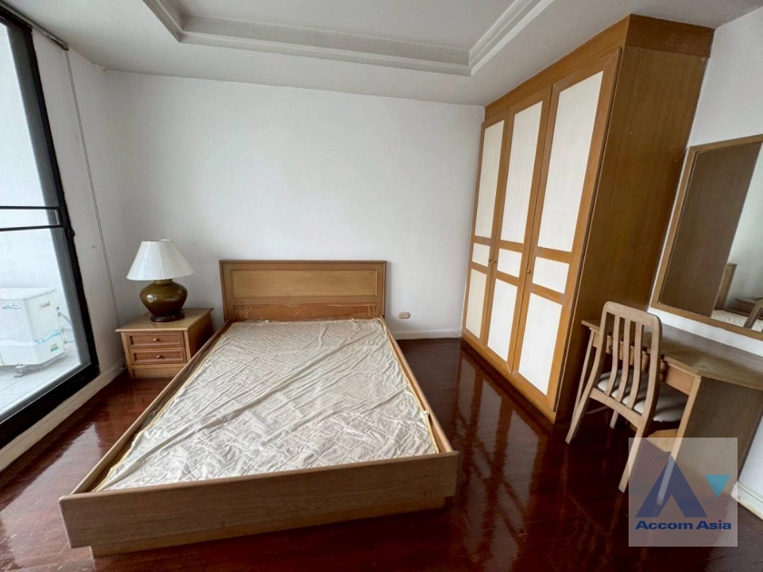 13  3 br Apartment For Rent in Sathorn ,Bangkok BTS Surasak at Low rise Apartment Building AA43848