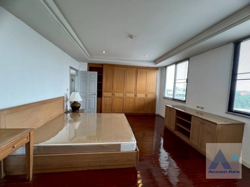 9  3 br Apartment For Rent in Sathorn ,Bangkok BTS Surasak at Low rise Apartment Building AA43848