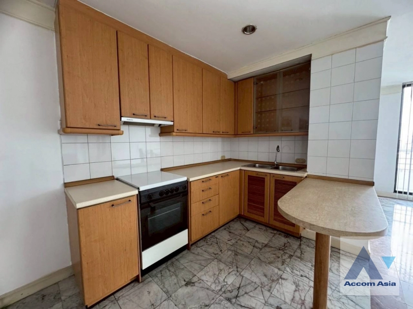 6  3 br Apartment For Rent in Sathorn ,Bangkok BTS Surasak at Low rise Apartment Building AA43848