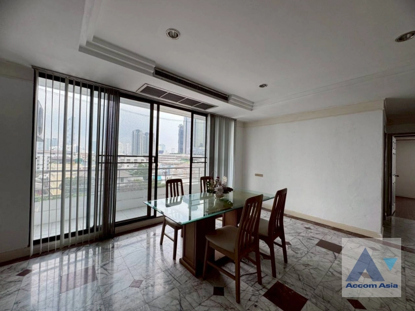 4  3 br Apartment For Rent in Sathorn ,Bangkok BTS Surasak at Low rise Apartment Building AA43848