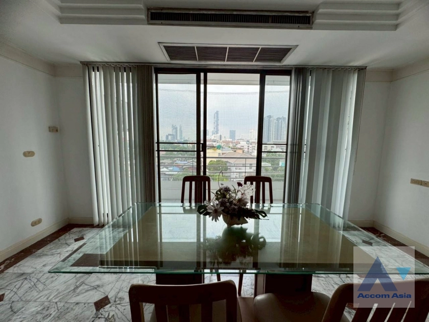 5  3 br Apartment For Rent in Sathorn ,Bangkok BTS Surasak at Low rise Apartment Building AA43848