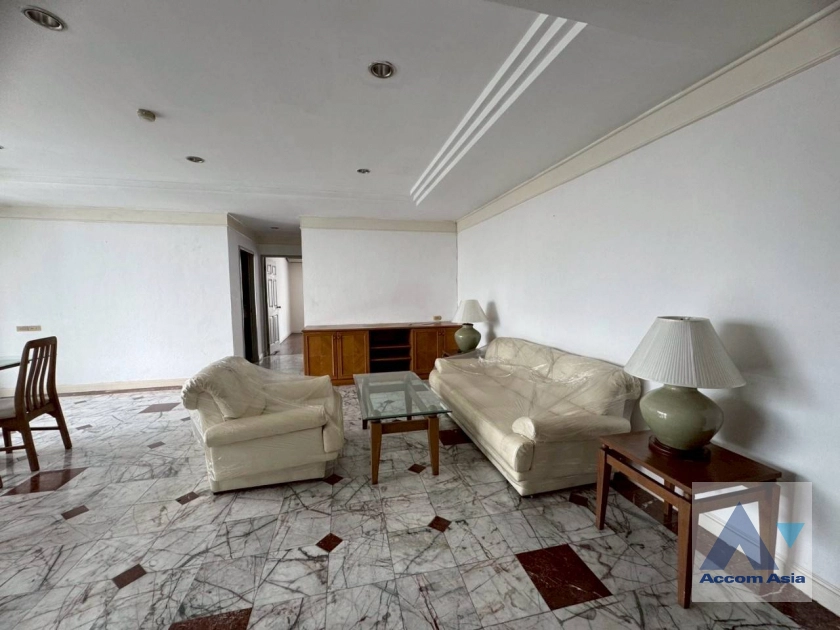  1  3 br Apartment For Rent in Sathorn ,Bangkok BTS Surasak at Low rise Apartment Building AA43848