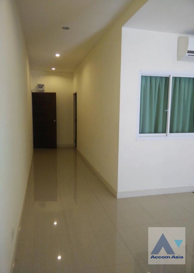 unit 5 Bedrooms  Townhouse For Rent in Ramkhamhaeng, Bangkok  (AA43851)