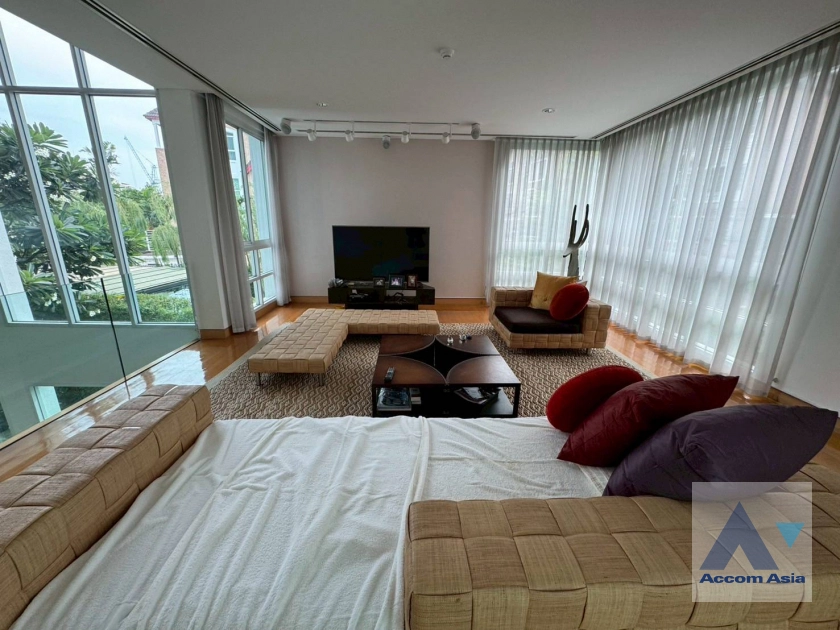 unitPrivate Swimming Pool, Pet friendly | Modern glass house with double-height living in Sathorn (AA43855)