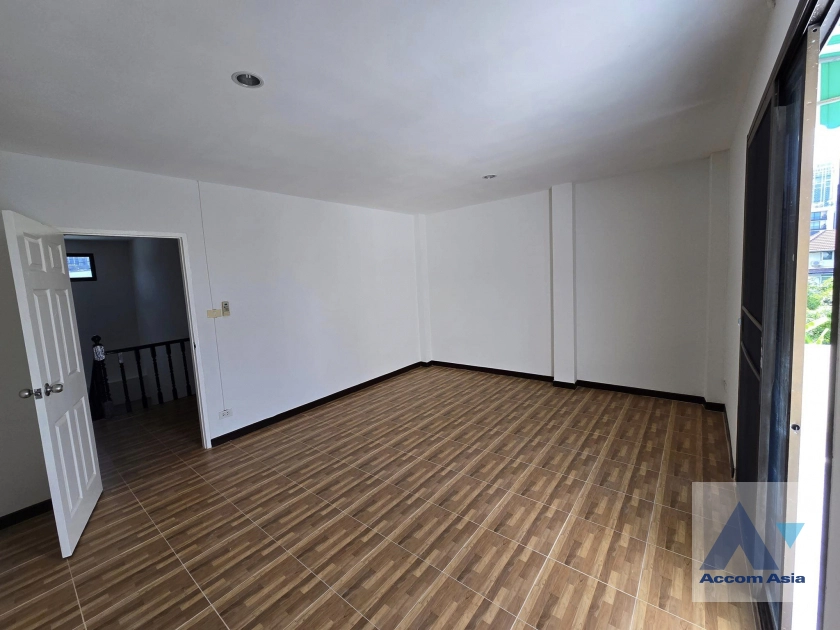 5  4 br Townhouse For Sale in Sukhumvit ,Bangkok BTS Ekkamai AA43865