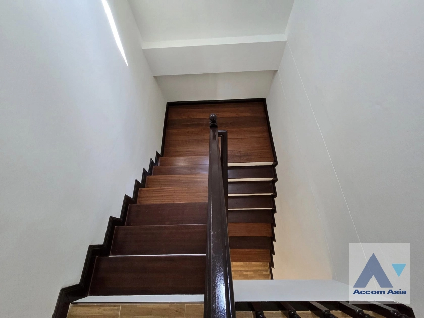7  4 br Townhouse For Sale in Sukhumvit ,Bangkok BTS Ekkamai AA43865