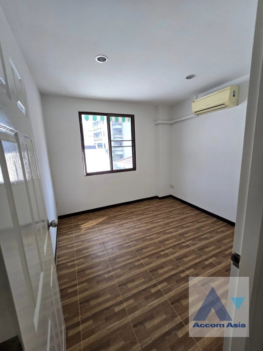 9  4 br Townhouse For Sale in Sukhumvit ,Bangkok BTS Ekkamai AA43865
