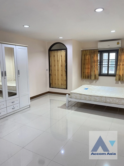 7  4 br Townhouse for rent and sale in Lat Phrao ,Bangkok MRT Lat Phrao AA43866