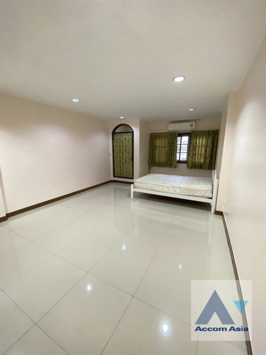 4  4 br Townhouse for rent and sale in Lat Phrao ,Bangkok MRT Lat Phrao AA43866