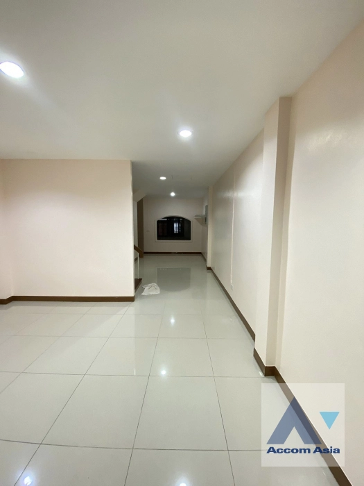  1  4 br Townhouse for rent and sale in Lat Phrao ,Bangkok MRT Lat Phrao AA43866