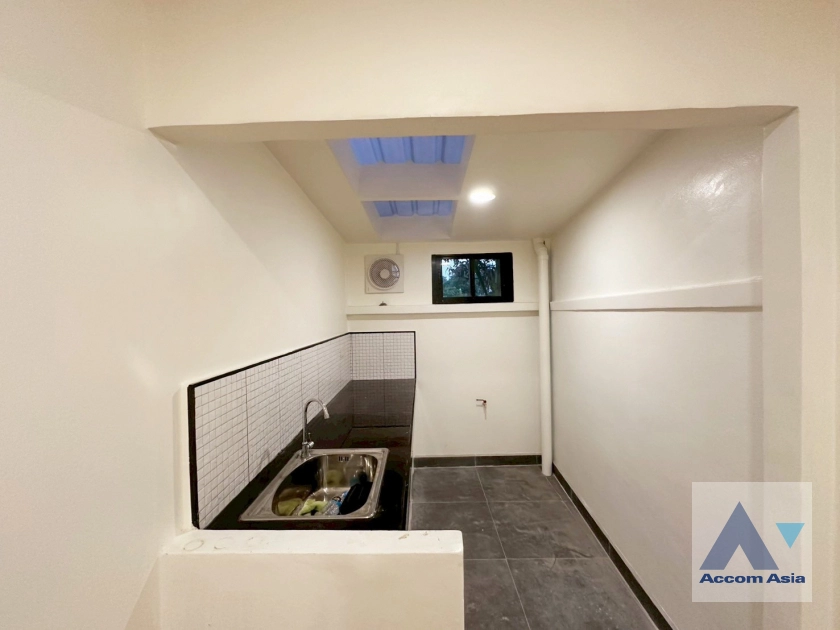 9  3 br House For Sale in Sukhumvit ,Bangkok BTS On Nut AA43868