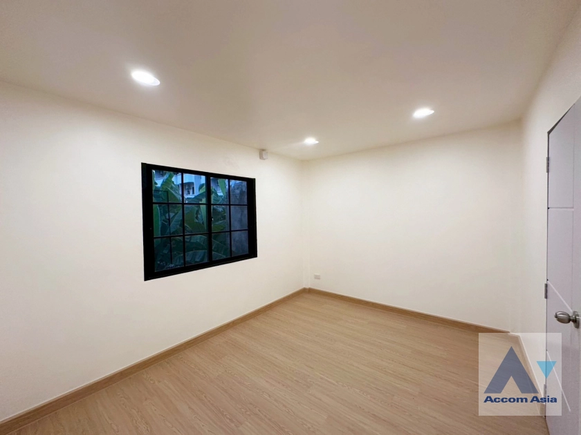 11  3 br House For Sale in Sukhumvit ,Bangkok BTS On Nut AA43868