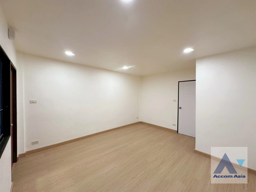 13  3 br House For Sale in Sukhumvit ,Bangkok BTS On Nut AA43868
