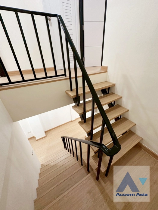7  3 br House For Sale in Sukhumvit ,Bangkok BTS On Nut AA43868