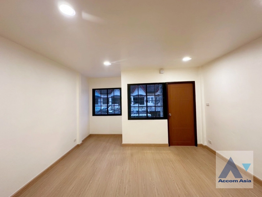 4  3 br House For Sale in Sukhumvit ,Bangkok BTS On Nut AA43868